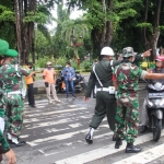 Kodim 0827 Sumenep gelar Operasi Yusitisi dan pemeriksaan kartu vaksin.