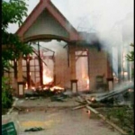 Rumah yang ludes terbakar.