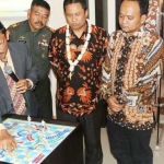 Ketua KPU Sidoarjo Zainal Abidin saat memberi penjelasan terkait fasilitas di RPP Pendopo Delta.