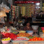 Cek fluktuasi harga sembako Surabaya hari ini. Foto: Bangsaonline.