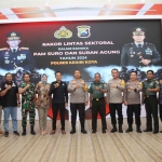 Kapolres Kediri Kota, AKBP Bramastyo Priaji, saat berfoto bersama. Foto: Ist