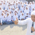 Khofifah saat memberikan pengarahan dihadapan 5.000 siswa baru Yayasan Pendidikan Maarif (YPM) di YPM Center Sidoarjo, Ahad (21/7). foto: ist