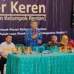 Sekdakab Kediri, Mohamad Solikin, saat memberi sambutan. Foto: MUJI HARJITA/BANGSAONLINE