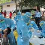 Para napi di Lapas Porong saat menjalani swab test.