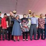 Jajaran Forpimda Surabaya merayakan keberhasilan meraih Adipura. Foto:humas pemkot untuk HARIAN BANGSA