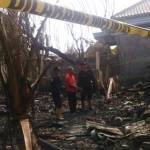 RATA - Rumah Sartam rata dengan tanah usah dihanguskan si jago merah. (foto: eky nurhadi/BANGSAONLINE)