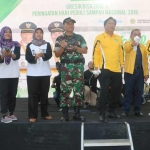 Bupati Sambari HR didampingi Ketua DPRD Gresik Abdul Hamid saat peringatan HPSN.