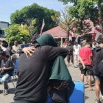 Puluhan pesilat pagar nusa, saat ditemukan dengan orang tuanya di Polres Tuban.