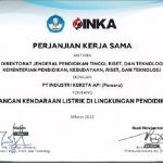 Penandatanganan surat kerja sama antara PT INKA dan Kemendikbudristek.
