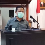 Ketua Fraksi PKS Imam Joko saat membacakan pandangan umum.