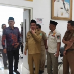 Wabup Pasuruan Mujib Imron (tiga dari kiri) saat menghadiri ujian baca tulis dan membaca kitab suci yang diikuti bacakades di gedung putih.