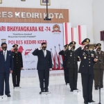 Kapolres Kediri Kota AKBP Miko Indrayana (paling depan), Wali Kota Kediri Abdullah Abu Bakar serta Jajaran Forkopimda Kota Kediri. foto: ist.