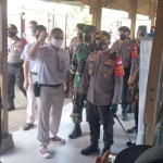 Kapolres Pasuruan AKBP Rofiq Ripto Himawan dan Bupati Pasuruan H. M. Irsyad Yusuf beserta Forkopimda saat sidak ke PT. JAI.