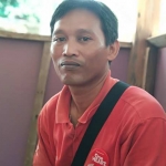 Eko Setiawan, salah seorang petugas dealer motor di Pacitan. foto: 