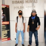 Sejumlah warga Sumenep saat mendatangi Mapolda Jatim untuk menanyakan kasus dugaan penyimpangan bantuan kedelai.