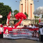 500 lebih masyarakat di depan Monumen Jayandaru, Alun-alun Sidoarjo, Minggu (13/10/2019).