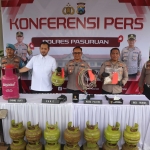 Konferensi pers Polres Pasuruan dalam pengungkapan kasus pengoplosan LPG bersubsidi