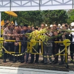 Tradisi manten tebu yang digelar Pabrik Gula Rejoso Manis Indo sebagai tanda dimulainya musim giling tahun ini.