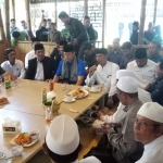 Ikatan Gus-Gus Indonesia (IGGI) Kabupaten Pasuruan bersama Forum Komunikasi Kiai Kampung Jawa Timur (FK3JT) sambut kedatangan AHY bersilaturahmi.