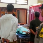 Pemeriksaan korban tewas akibat ledakan di Kabupaten Blitar. 