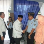 Bupati H Saiful Ilah beri ucapan selamat pada Kalapas Sidoarjo. 