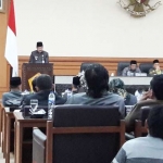 Suasana paripurna istimewa LKPJ akhir tahun APBD 2017. Foto: SYUHUD A/BANGSAONLINE