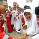 Murid-murid SDN Campurejo Bojonegoro tampak antusias saat diajari oleh instruktur dari  JOB P-PEJ.