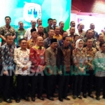 Presiden RI Jokowi foto bersama Wali Kota se-Indonesia usai penutupan Apeksi ke XII. foto: istimewa