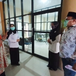 Hj. Aida Fitriati, anggota DPRD Jatim melakukan monitoring kesiapan RSUD. dr. R. Soedarsono, Kota Pasuruan dalam menangani pasien Covid-19. foto: istimewa