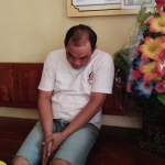 Tersangka Agus saat berada di Unit II Satreskoba Polres Lamongan.
