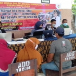 Sosialisasi Online Single Submission (OSS) berbasis risiko atau Risk-Based Approach (RBA) sistem mobiling di Desa Balong Pacul Kecamatan Nganjuk, Senin (6/12).