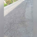 Tampak keretakan jalan usai dilakukan perbaikan sejak empat bulan yang lalu.