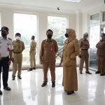 Wali Kota Batu, Dewanti Rumpoko bersama instansi terkait meninjau rencanan pembangunan  Mal Pelayanan publik (MPP) di lantai 2 Gedung Balai Kota Among Tani, Kota Batu .