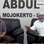 Prof. Dr. KH. Asep Saifuddin Chalim, M.A. (kanan) dalam Talkshow BANGSAONLINE TV yang dipandu M. Mas