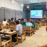 Suasana nonton bareng film Pesta Babi di Nganjuk. Foto: RAFLI FAJRI JULIANTO/BANGSAONLINE