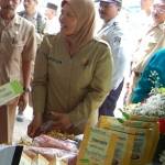 Kripik nangka, salah satu produk olahan industri mikro Kabupaten Blitar yang juga telah dipasarkan di supermarket besar. foto: Try Susanto/BangsaOnline.com