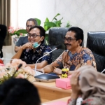 Kepala Dinas Kominfo Apip Permana saat memimpin Rapat Koordinasi Persamaan Persepsi Reviu Arsitektur dan Peta Rencana SPBE Kota Kediri. Foto: Ist.