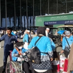 Jemaah haji gelombang II saat akan memasuki gate terminal hajj