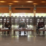 RAKOR: Pj Bupati Hudiyono rapat koordinasi dengan sejumlah OPD, di Pendapa Delta Wibawa, Selasa (27/10). foto: istimewa