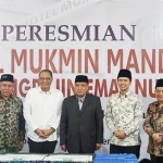 Wagub Jatim Emil Dardak bersama Menteri Koperasi dan UMKM, A.A.G.N. Pispayoga, Ketua Umum PBNU, KH. Said Aqil Siradj dan Ketua PWNU Jatim, KH. Marzuki Mustamar saat menghadiri peresmian Hotel Mukmin Mandiri dan Launching Koperasi Pengrajin Emas Nusantara di Jl. Perak Timur 404 Surabaya, Rabu (4/9). foto: ist