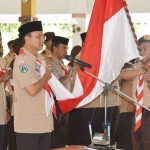 Bupati Ngawi Ir.Budi Sulistyono ketika mengucapkan sumpah dan janji ketika dilantik sebagai Ketua Mabicab Pramuka Ngawi.