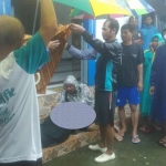 Salah satu korban tewas dalam musibah banjir bandang di Pacitan. Foto: IST