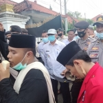 Massa GMNI Cabang Pamekasan saat mendemo Kantor DKPP Pamekasan.