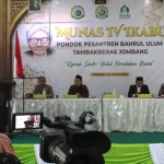 Bupati Jombang, Hj Mundjidah Wahab saat buka Munas IKABU Ke IV di Auditorium Madrasah Mu’allimin-Mu’allimat, Ponpes Bahrul Ulum, Tambakberas. Foto: AAN AMRULLOH/ BANGSAONLINE