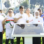 Peresmian Mini Soccer Al Akbar Sport Center ditandai dengan penandatanganan prasasti.