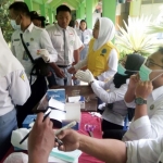 Ratusan siswa kelas X SMAN 2 Batu menjalani tes urine yang dilakukan oleh BNN Kota Batu.