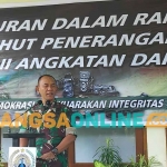 Danrem 081/DSJ, Letkol Inf Sugiono, saat memberi sambutan. Foto: HENDRO SUHARTONO/BANGSAONLINE