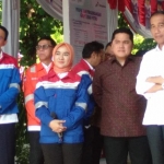 Jokowi saat mengunjungi TPPI didamping Menteri BUMN Erick Thohir dan Direktur Utama Pertamina Nicke Widyawati.