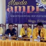 Ketua DPD II Golkar Gresik Ahmad Nurhamim dan Ketua DPD AMPI Jatim Pranaya Yuda Mahardika saat pembukaan Musda DPD AMPI Gresik. foto: SYUHUD/  BANGSAONLINE