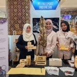 PTB saat ikuti pameran investasi, industri, dan UMKM yang diinisiasi oleh Dinas Penanaman Modal dan PTSP Gresik di GressMall.  Foto: Ist.